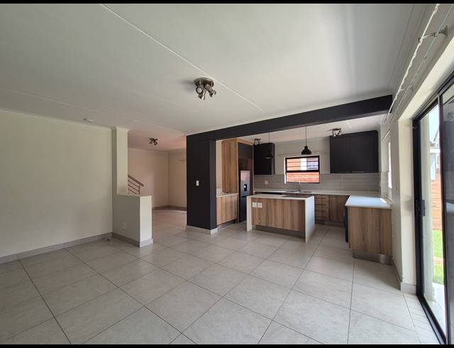 3 BEDROOM DUPLEX TO LET IN GLEN MARAIS